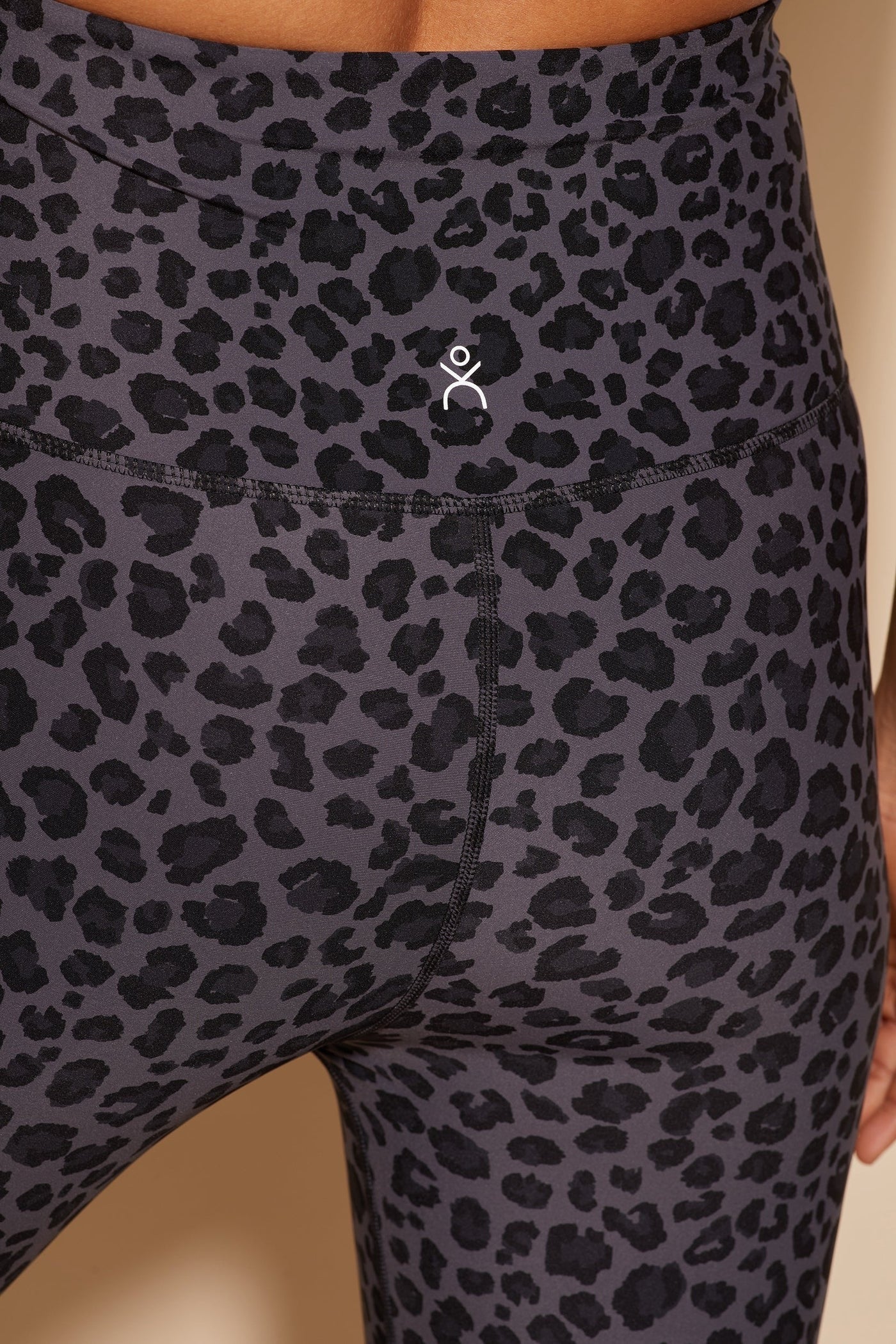 DK Active Utopia Print Leopard Smoke